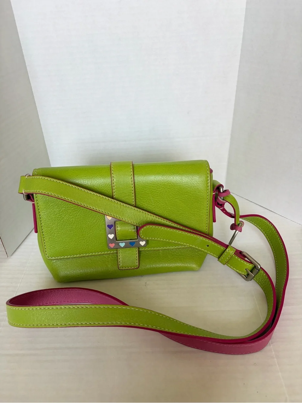 Vintage Y2K Dooney & Bourke Purse Kiwi Green Buckle Hearts Bag Flap Pink Strap - Picture 5 of 16